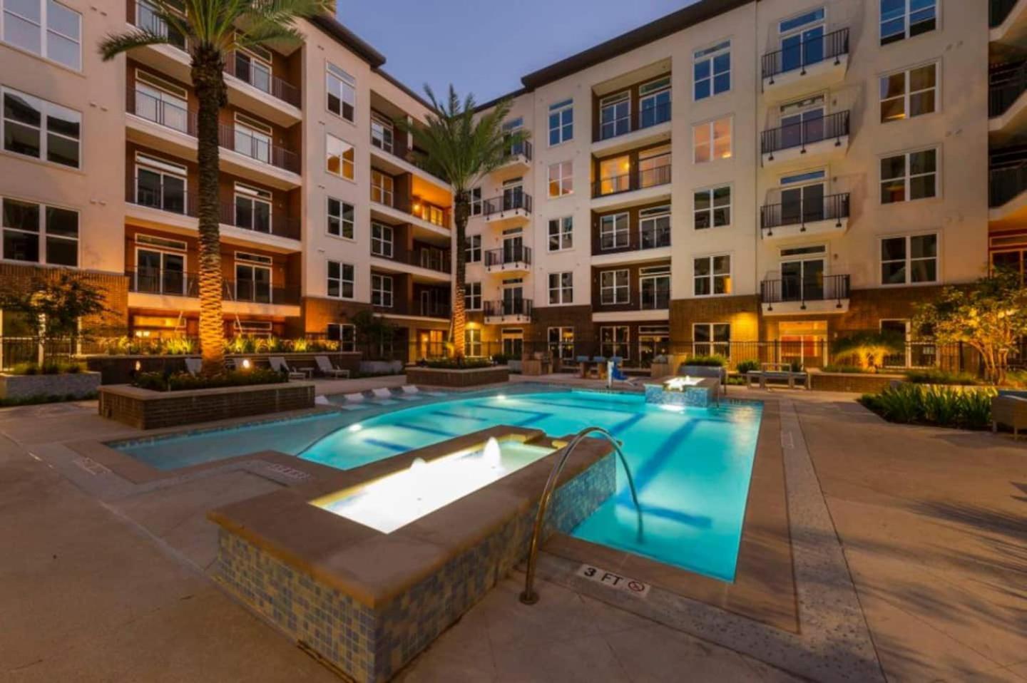 Downtown Apt Free Parking - Pool - Gym - Fully Kitchen Houston Exterior foto